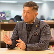 春日 啓一氏